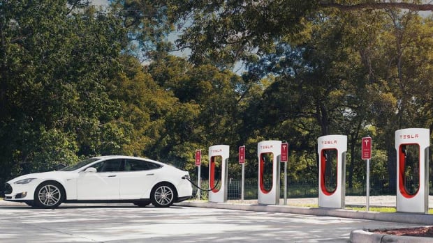 Tesla Tells Model S Owners to Stop Hogging Superchargers